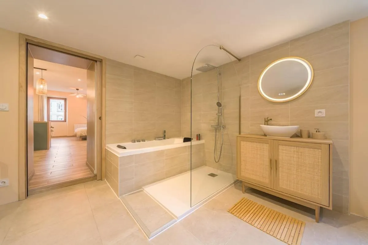 Bali Room Apartment Et Spa Chambéry 0*,  France